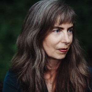 Catherine Bush headshot